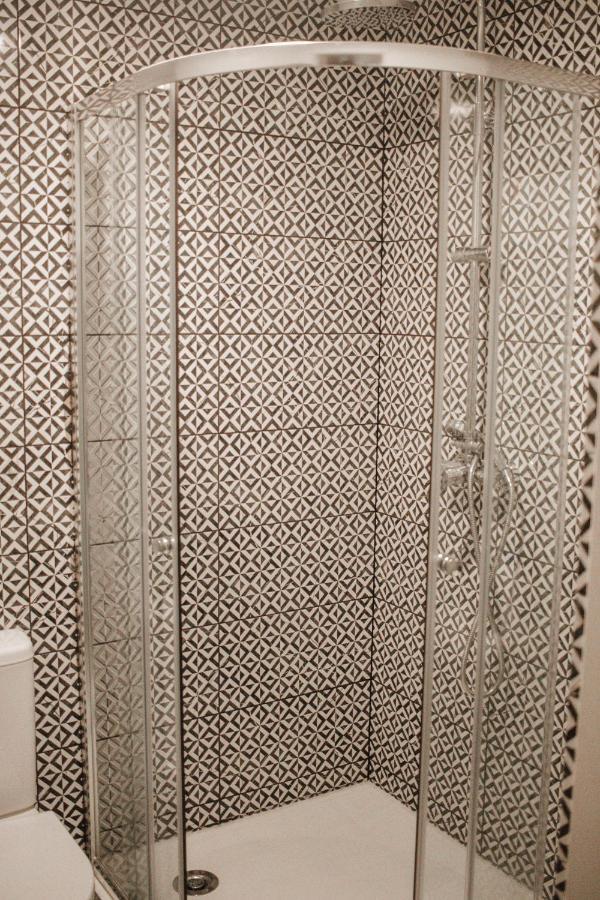 Rabbit Hotel Raiskums Esterno foto